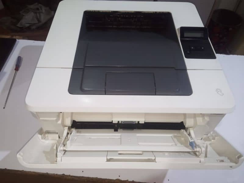 HP Laserjet m402dnw 1