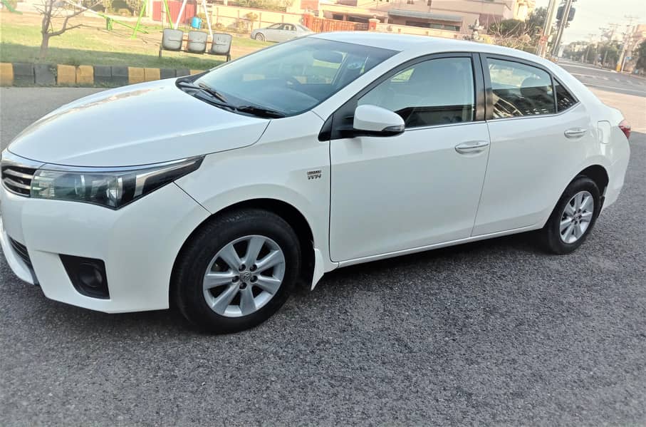 Toyota Corolla Altis Late 2016 Six speed Owner 0