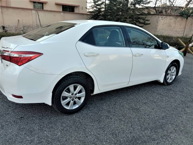 Toyota Corolla Altis Late 2016 Six speed Owner 1