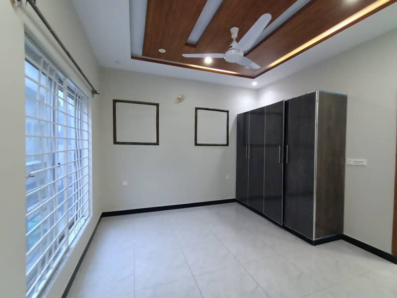 10 Marla 3 Bed Room Ground Portion in Gulraiz near Bahria Town 2