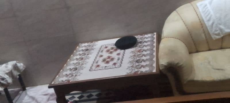 center table for sell in good condition 0