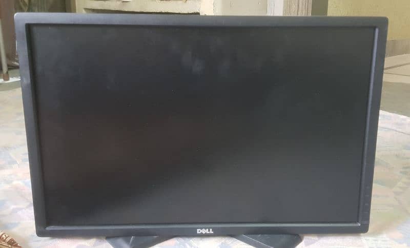 24 inch Dell led with original stand 1