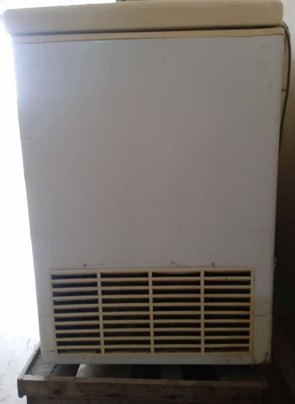 D-freezer for sale in Lahore 2