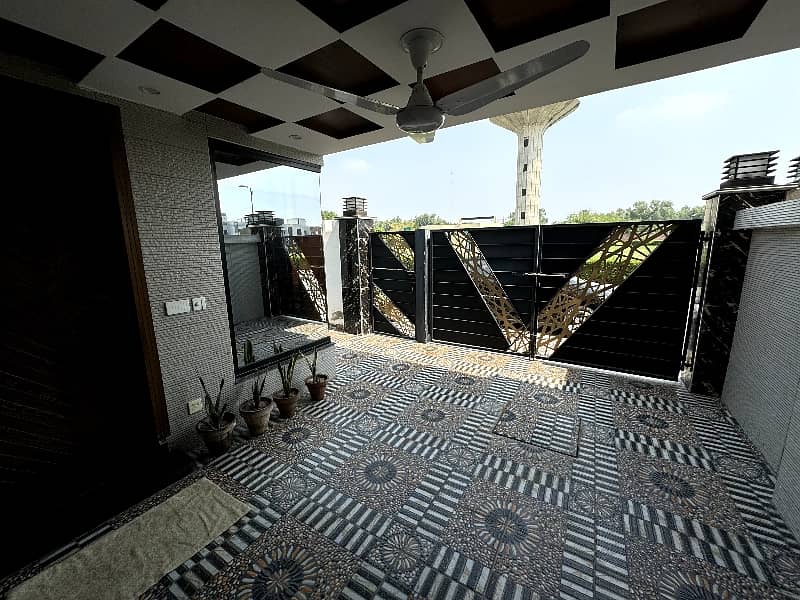 5.33 Marla Facing Park House For Sale In Eastern Block Bahria Orchard Lahore 14