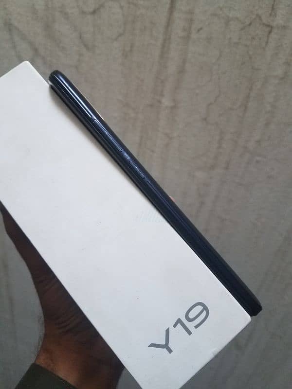 vivo y19 4gb 128gb with box 1