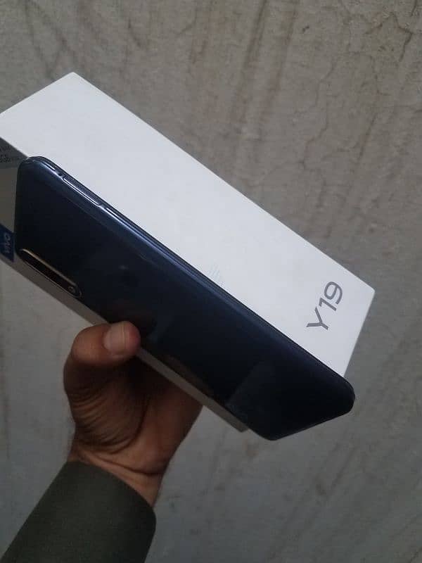 vivo y19 4gb 128gb with box 5