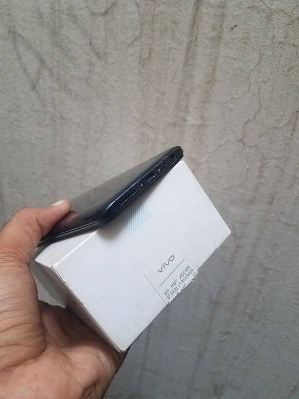 vivo y19 4gb 128gb with box 6