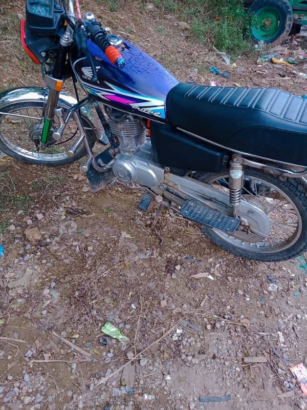 Honda 125۔۔۔ model 2003۔۔۔۔condition Good 8/10 1