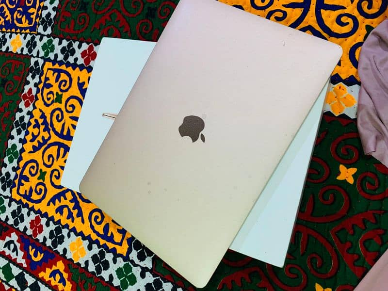 MacBook Air M1 Gold 0