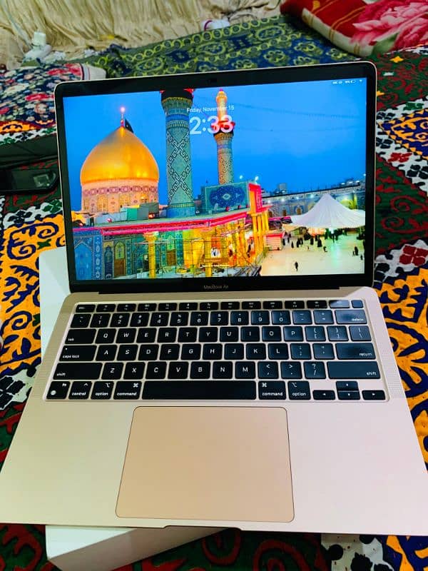 MacBook Air M1 Gold 1