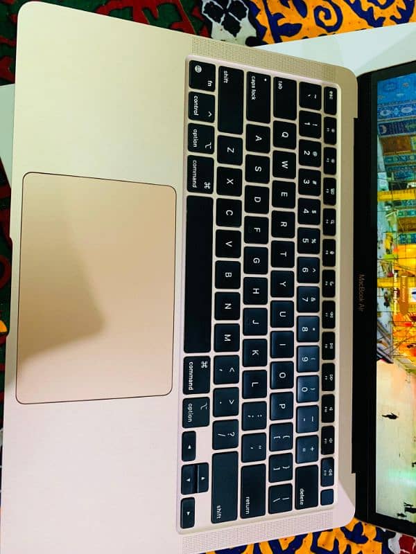 MacBook Air M1 Gold 2