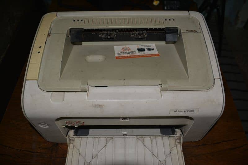 HP Laser Jet P1005 with 2 ink cartridges 2