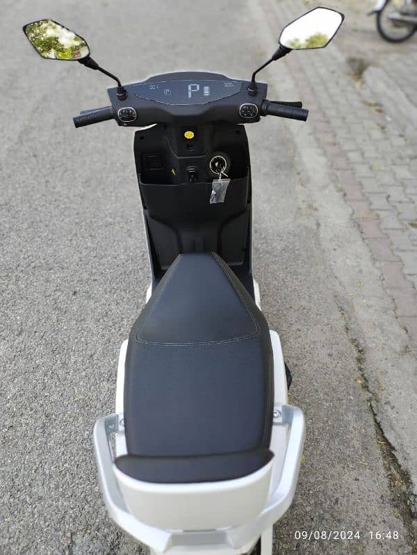 Yadea electric scooty T9 model urgent sale 1