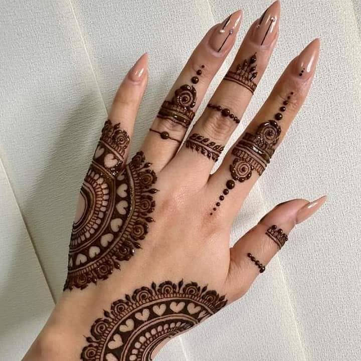 Mehandi Artist 3