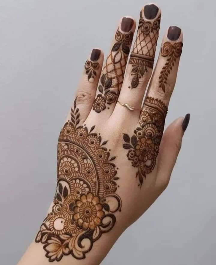 Mehandi Artist 5