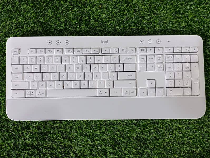 Logitech Signature K650 Comfort Full-Size Wireless Keyboard Wrist Rest 8