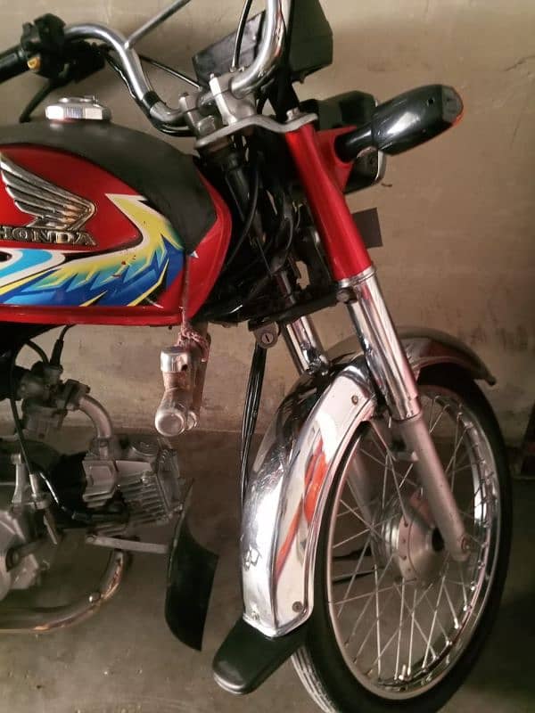 I am selling my Honda Bike 70 just like new 1