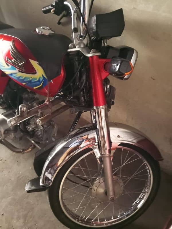 I am selling my Honda Bike 70 just like new 4