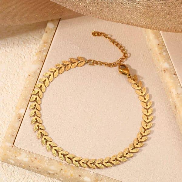 Leaf style Golden Bracelet 1