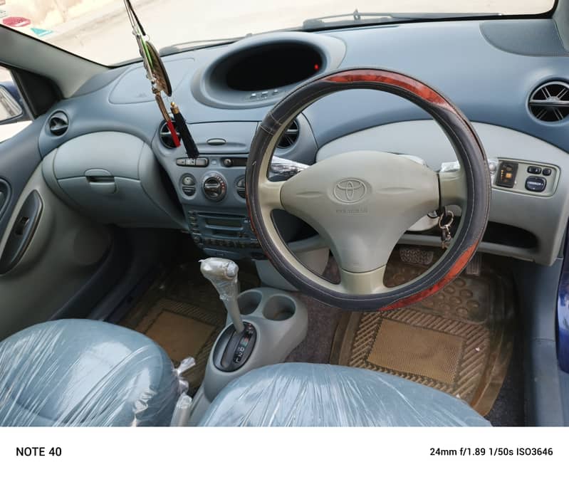 Toyota Vitz 2000 5