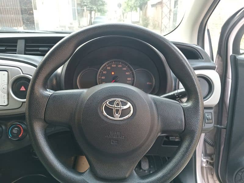 Toyota Vitz 2016 13