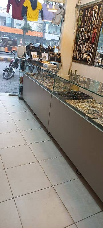 jewellery counter 7