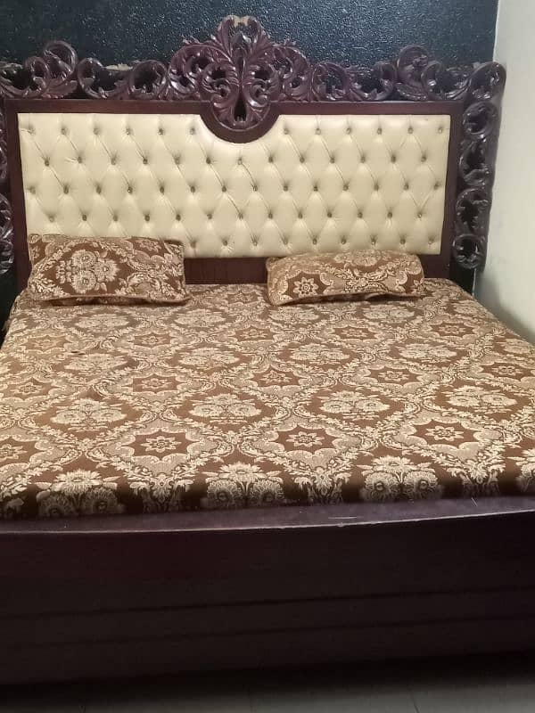 King size bed 1