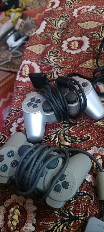 Sony playstation 2 model SCHP-70004 for sale in working condition. 8