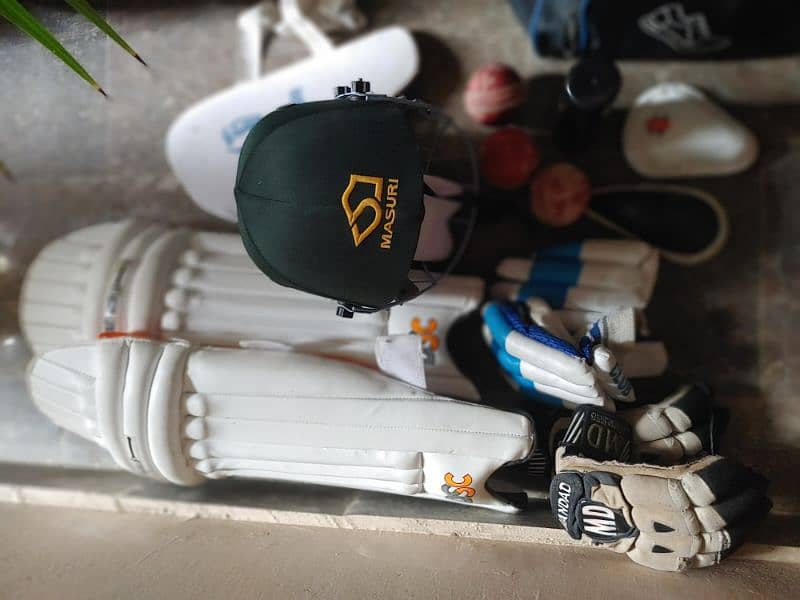 NEW ( HARD BALL CRICKET KIT ) 15-30 AGE 4