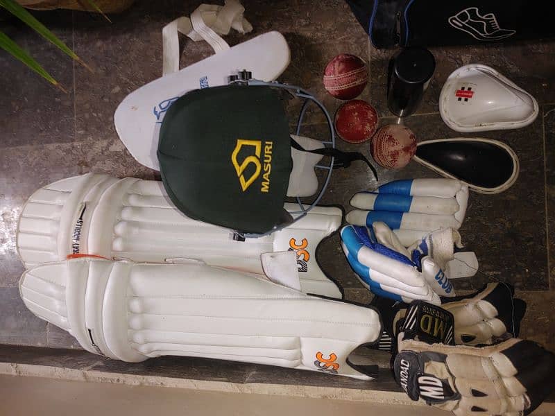 NEW ( HARD BALL CRICKET KIT ) 15-30 AGE 7