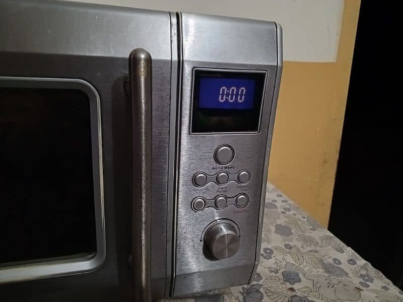 Kenwood microwave oven with grilled 3