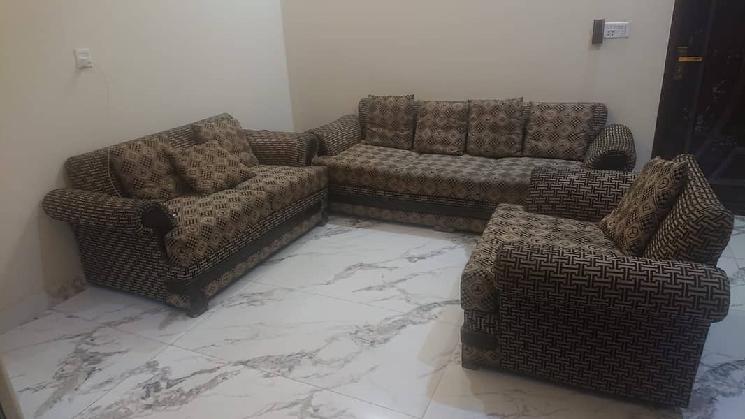 SOFA SET 6 SEATER WITH 8 CUSIONS 7