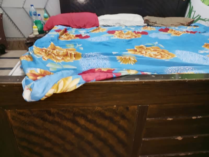 6 months used want to sale my Bed in 20,000 2