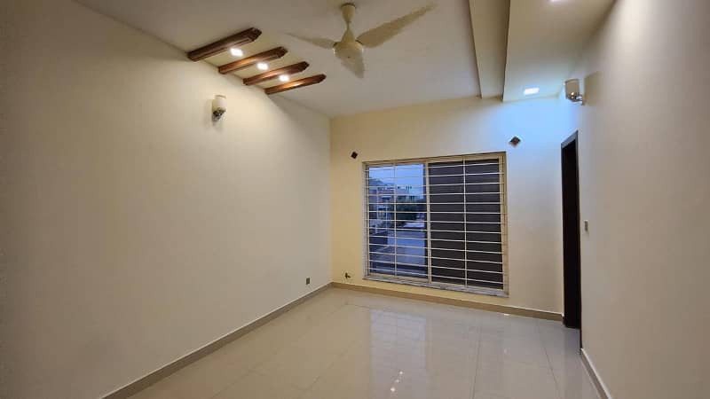 Sale brand New condition 10 Marla 5 bedroom house solar system install sale phase 3 bahria town Rawalpindi 22