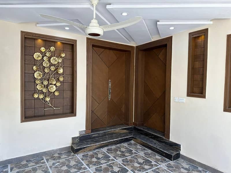 Sale brand New condition 10 Marla 5 bedroom house solar system install sale phase 3 bahria town Rawalpindi 23