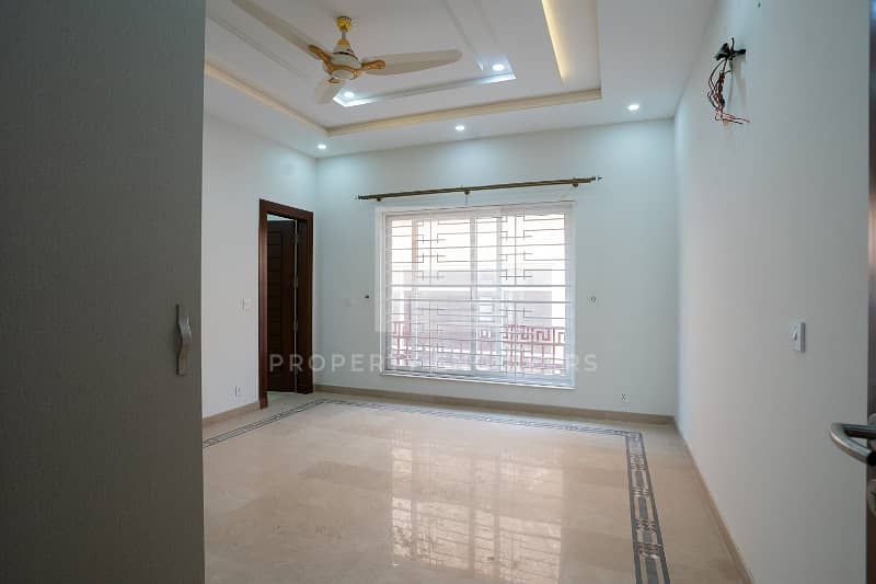 1 Kanal Upper Portion Available 16