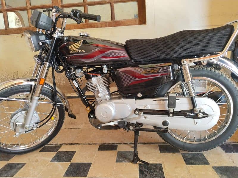 Honda cg125 black color 2