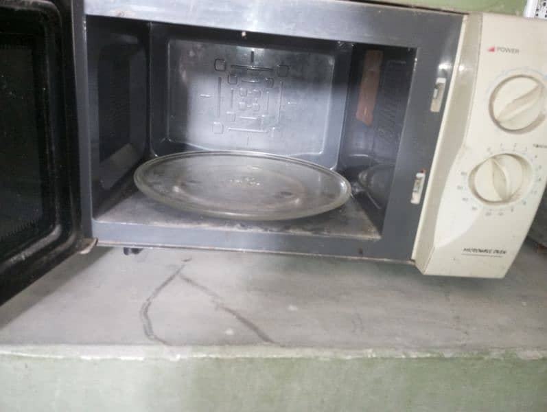 Microwave for sale Rs9000 only. 1