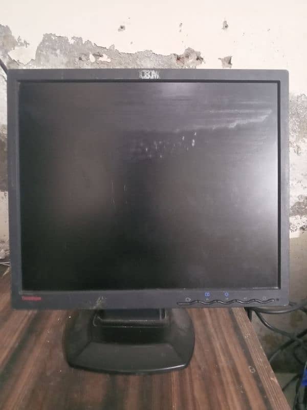 Lenovo 17 inach LCD far sale urgent 0