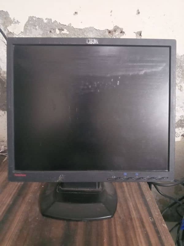 Lenovo 17 inach LCD far sale urgent 1