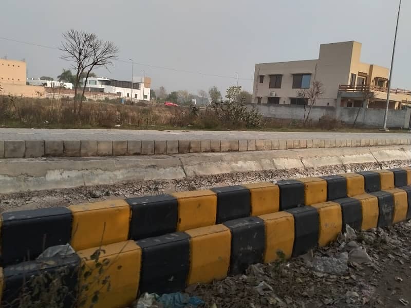 80ft Road 1 Kanal Outclass Location Residential Plot No 143 For Sale In DHA Phase 5 M Block Lahore 3