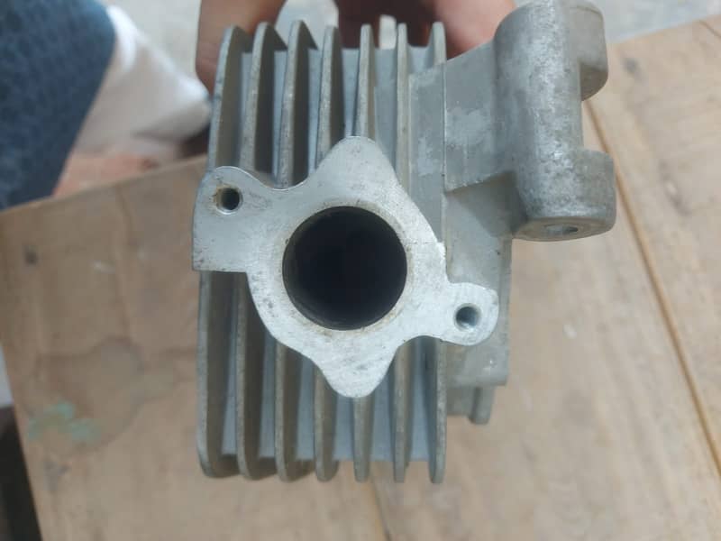 Honda Cg125 old model engine head 4