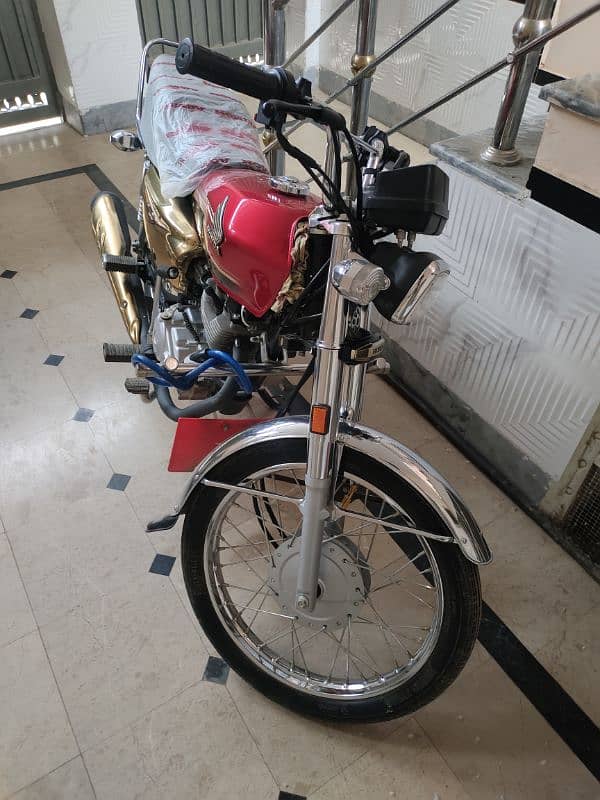 Honda 125s gold red 2