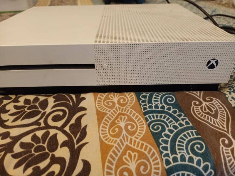 Xbox one s only cd reder is not working all ok with all games 6