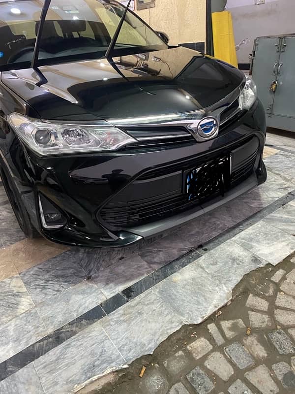 Toyota Corolla Fielder 2017 1