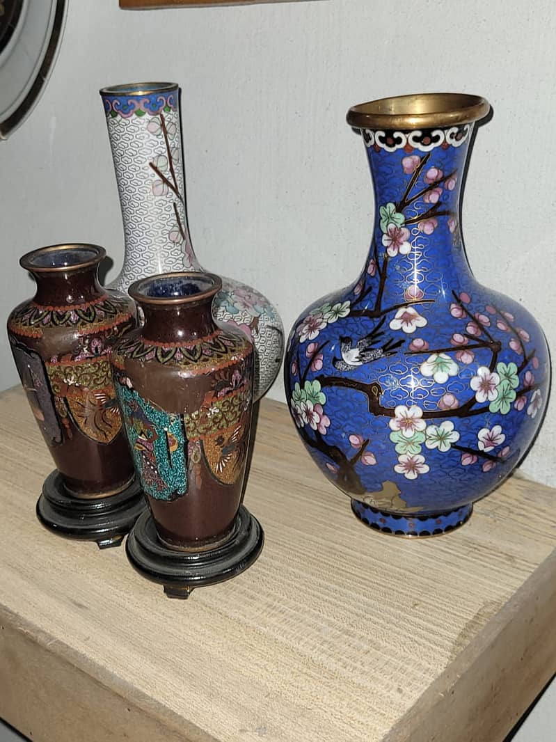 ANTQ WORLD PRESENT UNIQUE COLECTON OF CHINA JAPAN VASES A ONE CONDATN 11