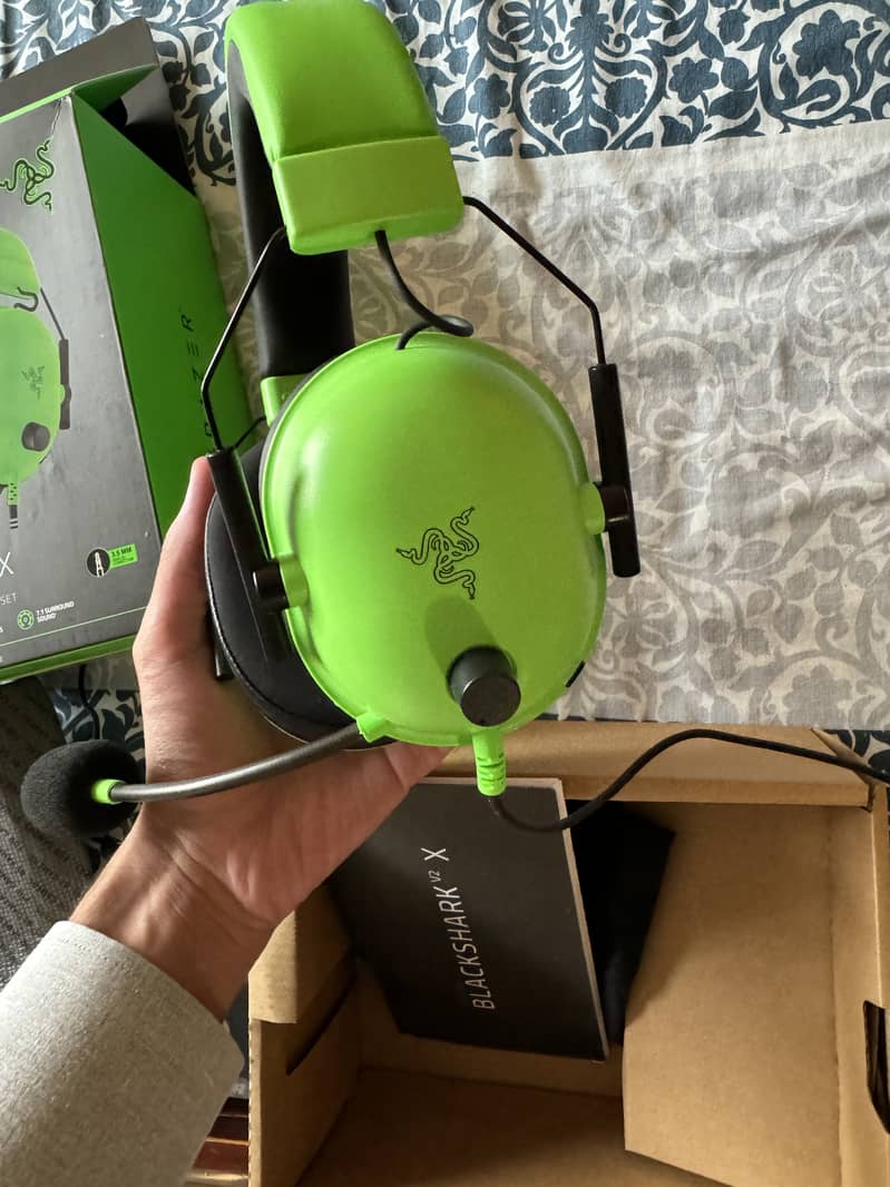 Razer Blackshark V2 X headphones 1