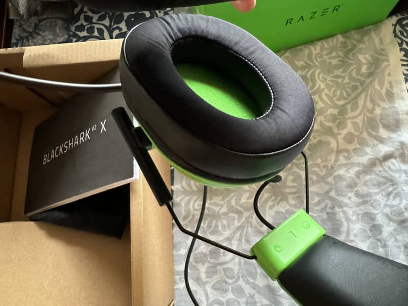 Razer Blackshark V2 X headphones 2