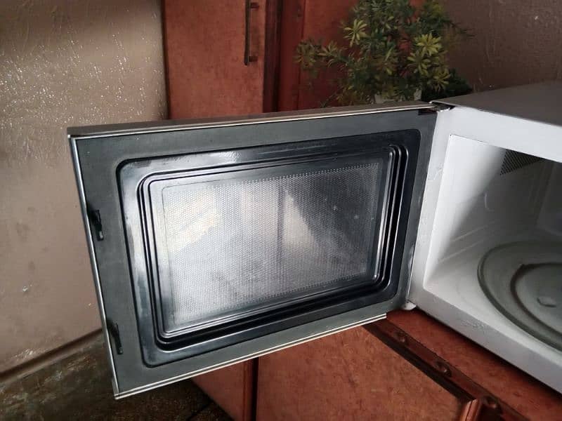 Dawlance microwave 3