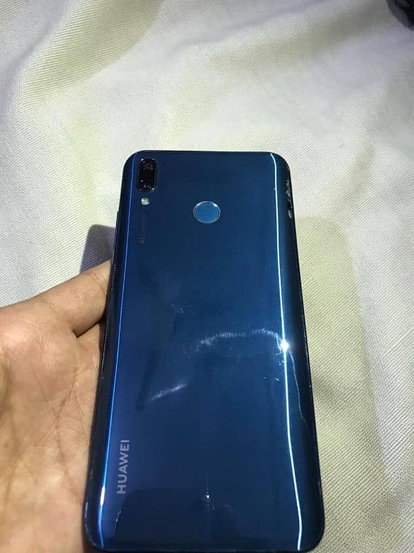 Y9 Huawei 4/128 1